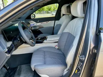 BMW i7 xDrive60 M-PAKET PRO EX-LOUNGE TV  3.800 KM