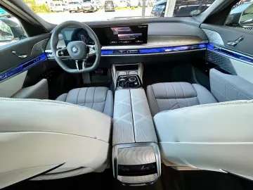 BMW i7 xDrive60 M-PAKET PRO EX-LOUNGE TV  3.800 KM