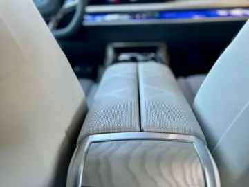 BMW i7 xDrive60 M-PAKET PRO EX-LOUNGE TV  3.800 KM