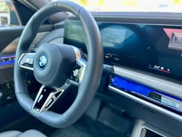 BMW i7 xDrive60 M-PAKET PRO EX-LOUNGE TV  3.800 KM