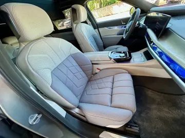 BMW i7 xDrive60 M-PAKET PRO EX-LOUNGE TV  3.800 KM