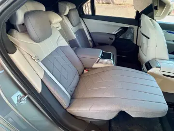 BMW i7 xDrive60 M-PAKET PRO EX-LOUNGE TV  3.800 KM