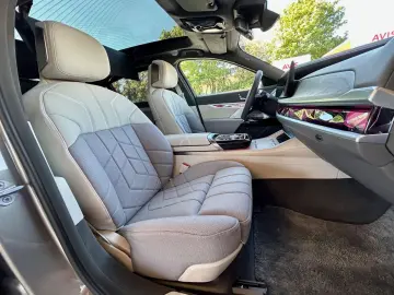 BMW i7 xDrive60 M-PAKET PRO EX-LOUNGE TV  3.800 KM