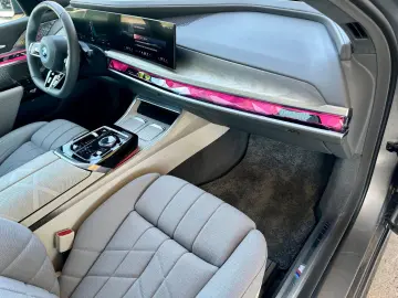 BMW i7 xDrive60 M-PAKET PRO EX-LOUNGE TV  3.800 KM