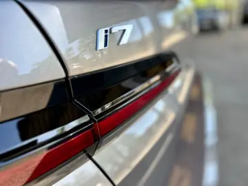 BMW i7 xDrive60 M-PAKET PRO EX-LOUNGE TV  3.800 KM