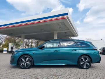 PEUGEOT 308 SW Hybrid 225 GT Pack 360  Pano AGR Massage