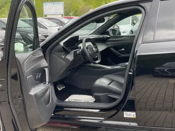 PEUGEOT 308 Hybrid 180 GT 8xFach S-Heft Pano Leder Navi