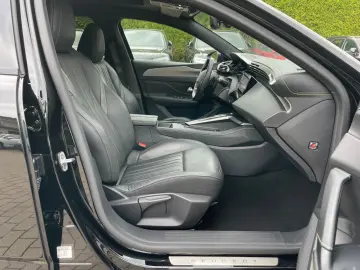 PEUGEOT 308 Hybrid 180 GT 8xFach S-Heft Pano Leder Navi