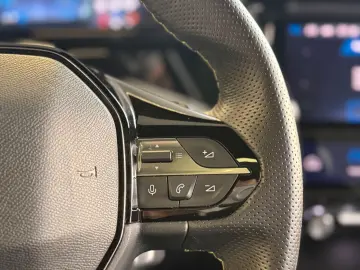 PEUGEOT 408 225PS GT Kamera Focal Leder Navi LED DAB