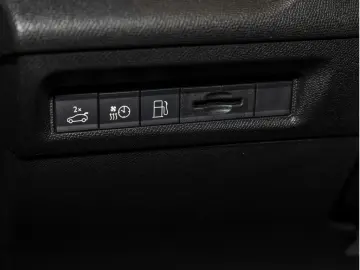 PEUGEOT 408 GT Plug-In Hybrid 225 e-EAT8 ACC MATRIX-LED