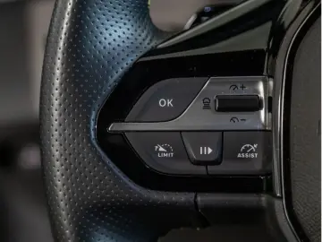 PEUGEOT 408 GT Plug-In Hybrid 225 e-EAT8 ACC MATRIX-LED