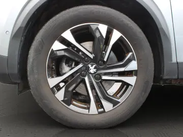 PEUGEOT E-2008 GT
