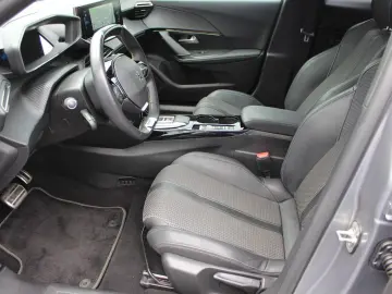 PEUGEOT E-2008 GT