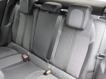 PEUGEOT E-2008 GT