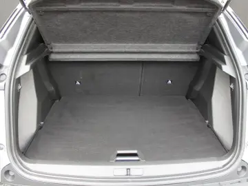 PEUGEOT E-2008 GT