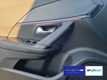 PEUGEOT e-2008 GT 136 Automatik  Navi SHZ Kamera