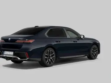 BMW 750e xDr M Sport PANO-SKY Fond-TV Executive AHK