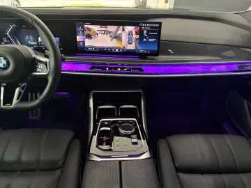BMW 740d xDrive M-PAKET FOND-TV B&W EXECUTIVE MASSAG