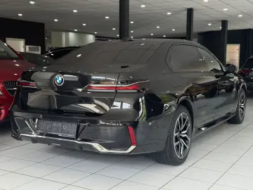 BMW 740d xDrive M-PAKET FOND-TV B&W EXECUTIVE MASSAG