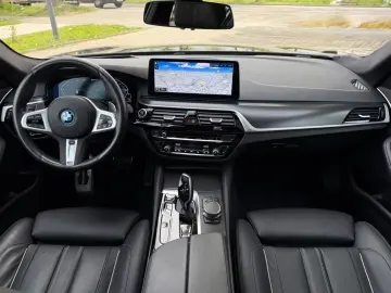 BMW 545e xDrive M-Sportpaket Laser Glasdach Massage