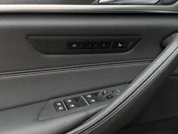 BMW 545e xDrive M-Sportpaket Laser Glasdach Massage