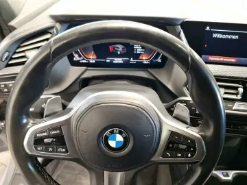 BMW 120d xDrive M Sport AHK LiveCockpitProf PDC LED