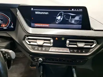 BMW 120d xDrive M Sport AHK LiveCockpitProf PDC LED