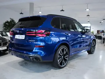 BMW X5 M60i LCI xDrive  V8 Marina Bay Pano Tartufo
