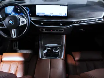 BMW X5 M60i LCI xDrive  V8 Marina Bay Pano Tartufo