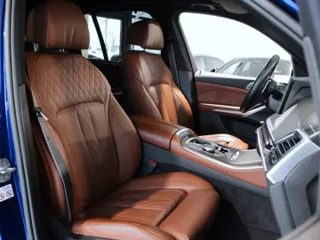 BMW X5 M60i LCI xDrive  V8 Marina Bay Pano Tartufo