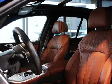 BMW X5 M60i LCI xDrive  V8 Marina Bay Pano Tartufo