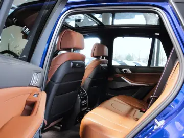 BMW X5 M60i LCI xDrive  V8 Marina Bay Pano Tartufo