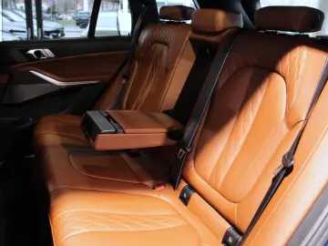BMW X5 M60i LCI xDrive  V8 Marina Bay Pano Tartufo