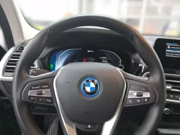 BMW X3 xDrive30e Panorama Sportsitze ParkAss Multifu