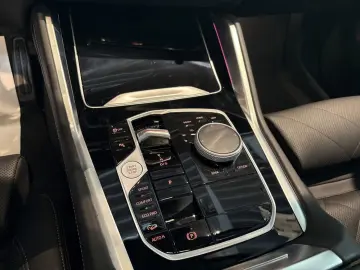 BMW X6 M60i xDrive DA PAProf HUD AHK StdHz Pano BoWi