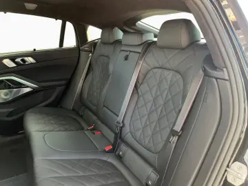 BMW X6 M60i xDr M SPORT PRO SoftCl AHK Pano StHz B&W