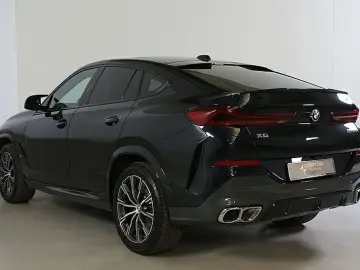 BMW X6 M60i xDr NP 147270.-! AHK Panorama Standh B&W