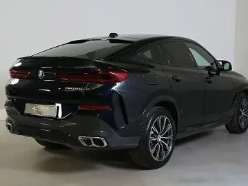 BMW X6 M60i xDr NP 147270.-! AHK Panorama Standh B&W