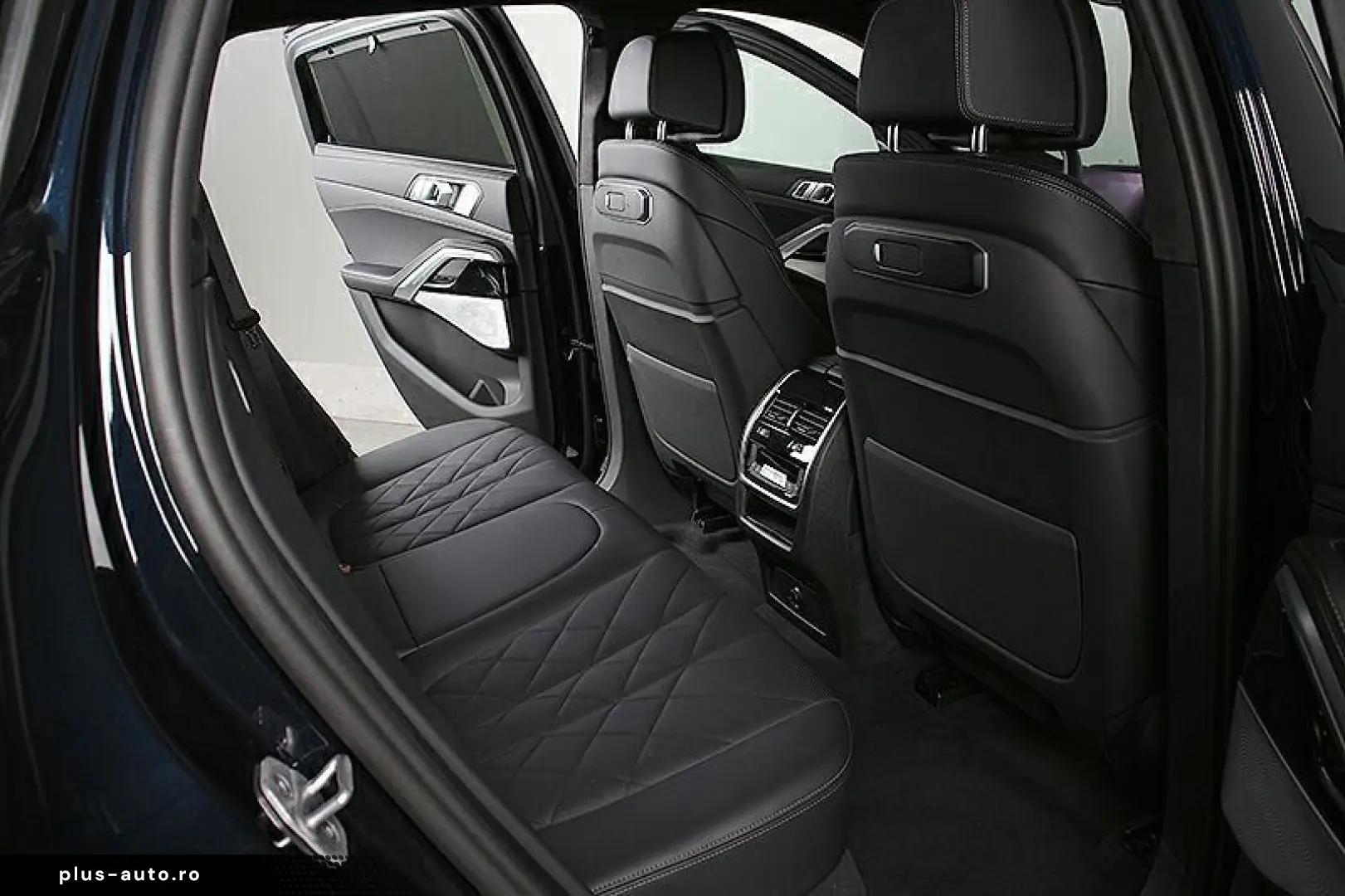 BMW X6 M60i xDr NP 147270.-! AHK Panorama Standh B&W