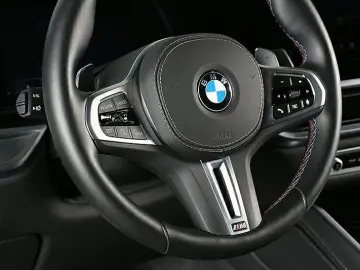BMW X6 M60i xDr NP 147270.-! AHK Panorama Standh B&W