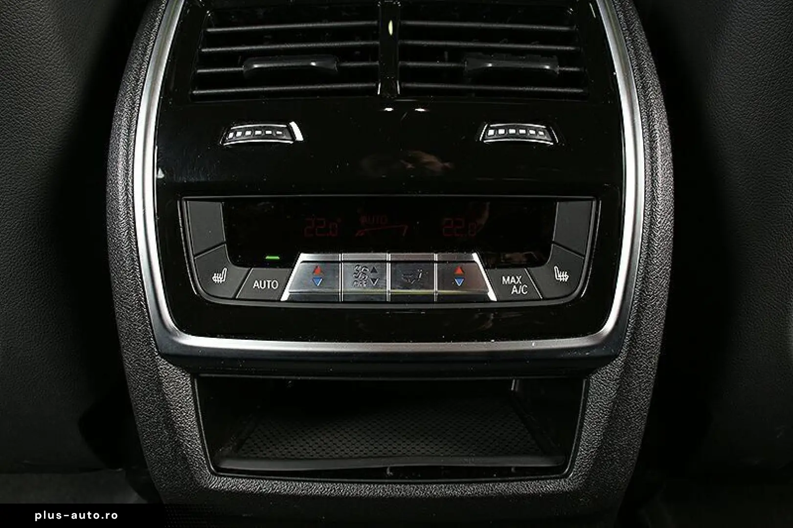 BMW X6 M60i xDr NP 147270.-! AHK Panorama Standh B&W