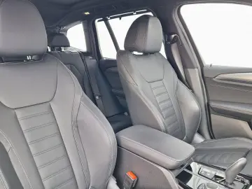 BMW X3 xDrive30i M Sport DA HUD RFK Standh Pano AHK