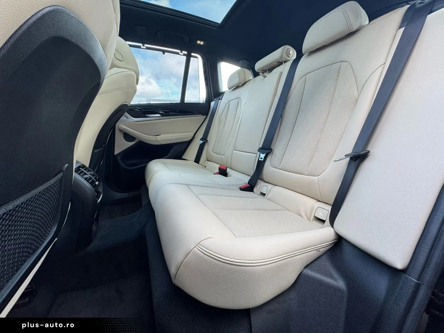 BMW X3 xDrive20i M Sport PANO AHK h&k RFK 20  HuD