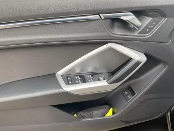AUDI Q3 45 TFSI e PlugIn Parklenk Digital Cockpit DAB