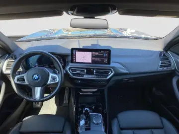 BMW X3 XDRIVE30E    M-Sport PanoSD StHzg AHK RFK