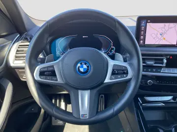 BMW X3 XDRIVE30E    M-Sport PanoSD StHzg AHK RFK