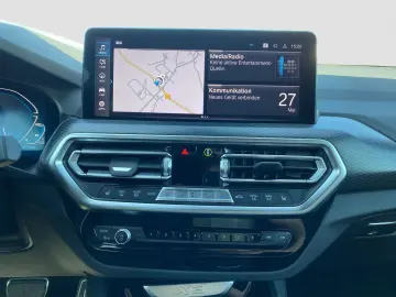 BMW X3 XDRIVE30E    M-Sport PanoSD StHzg AHK RFK