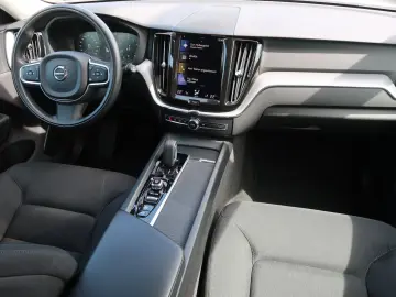 VOLVO XC60 2.0 B4 Momentum Pro Navi LED Kamera DAB