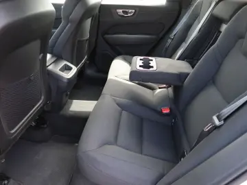 VOLVO XC60 2.0 B4 Momentum Pro Navi LED Kamera DAB