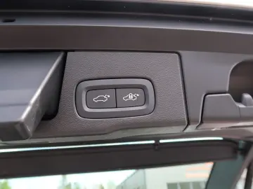 VOLVO XC60 2.0 B4 Momentum Pro Navi LED Kamera DAB